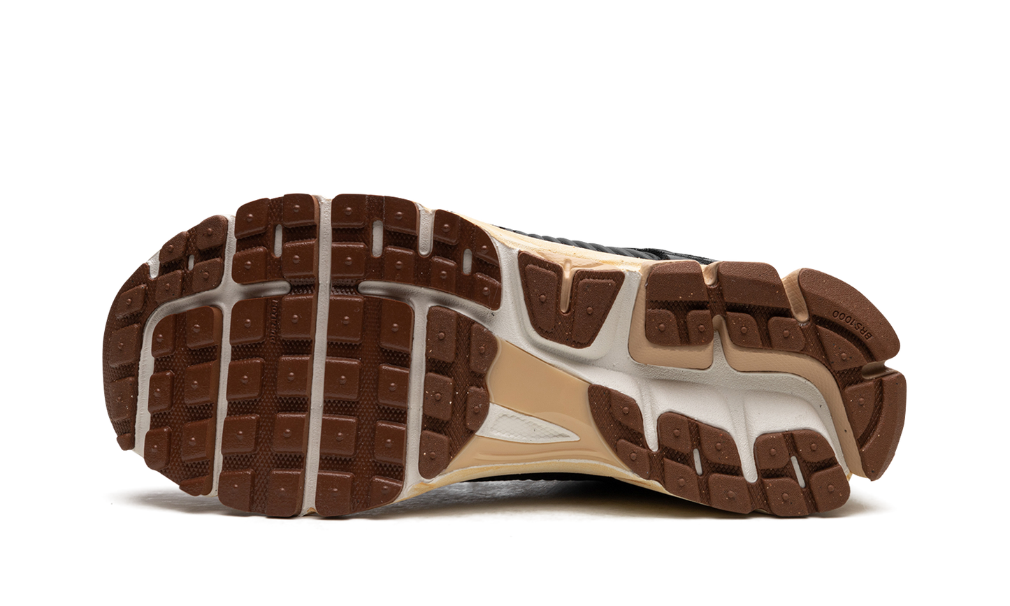 VOMERO 5 WMNS "Black / Sesame" FD0533 010