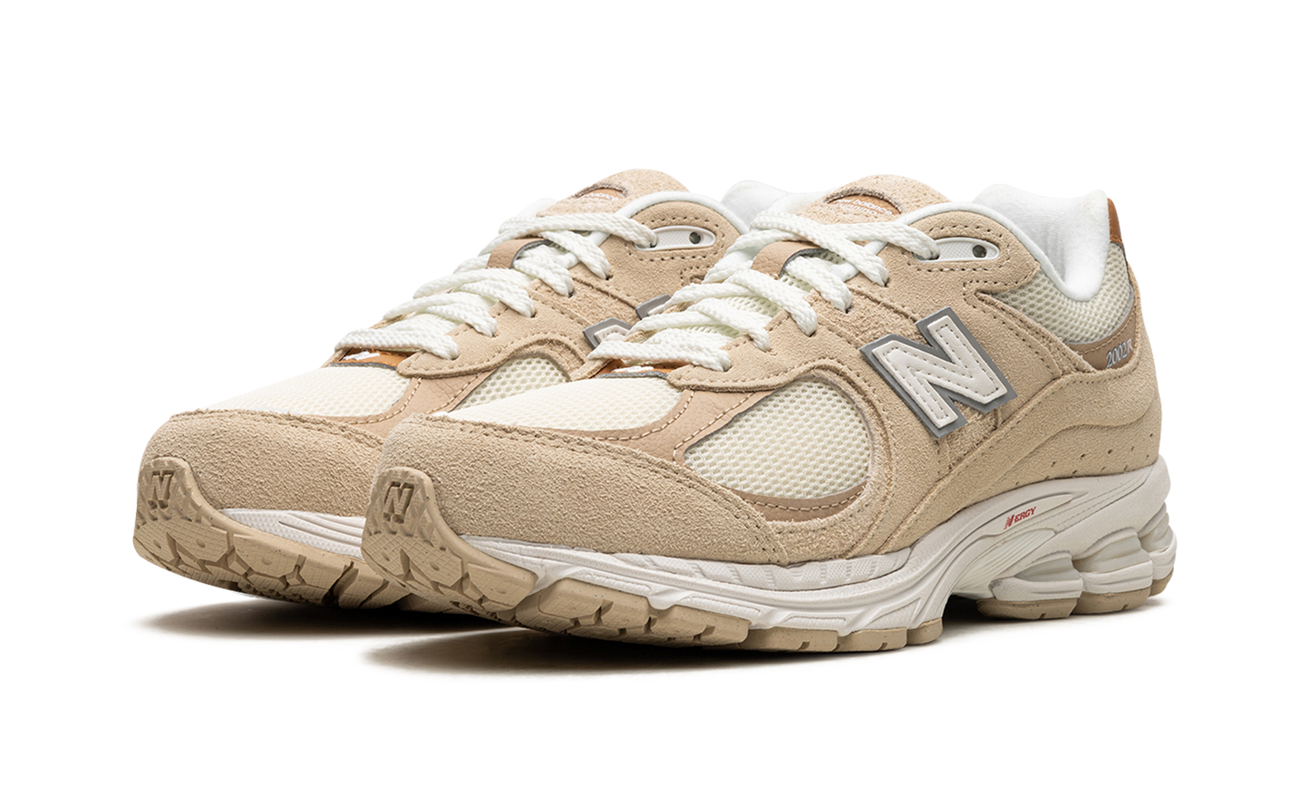 2002R "Sandstone" M2002RSC