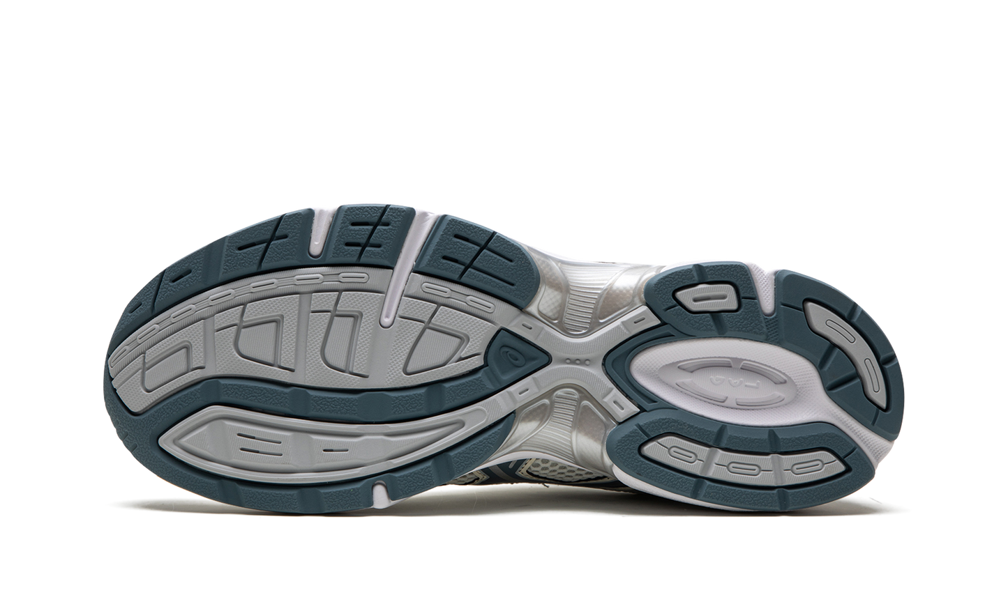 Gel-1130 "Cream / Ironclad" 1201A256 115