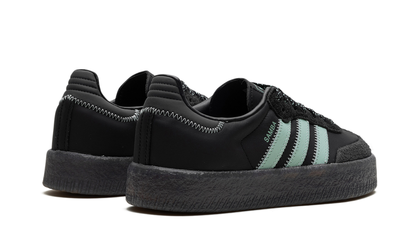 Sambae WMNS "Core Black Haze Green" IE9110