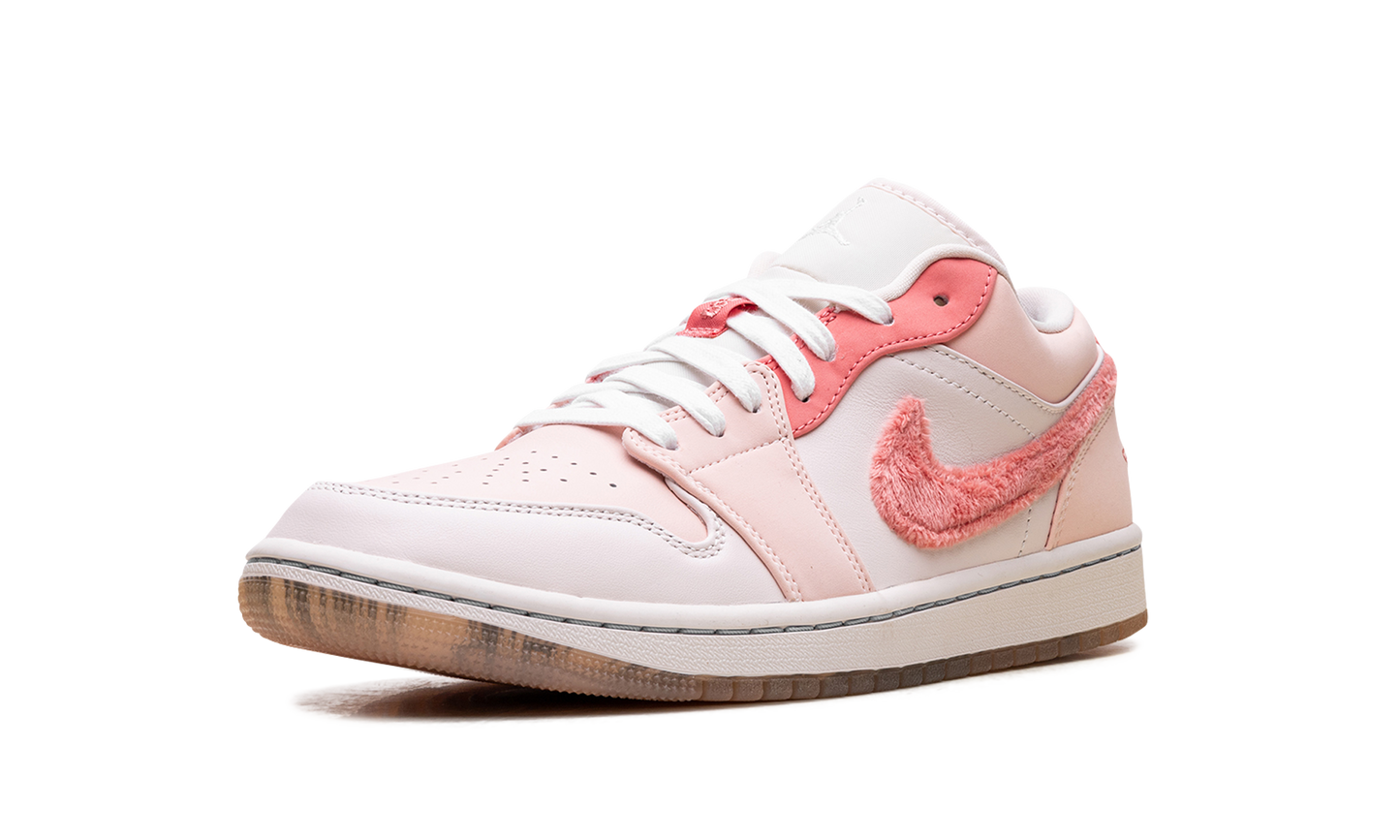 Jordan 1 Low SE WMNS "Mighty Swooshers Pink" DM5443 666