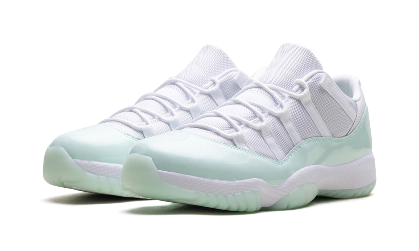 Air Jordan 11 Low WMNS "Igloo" AH7860 103