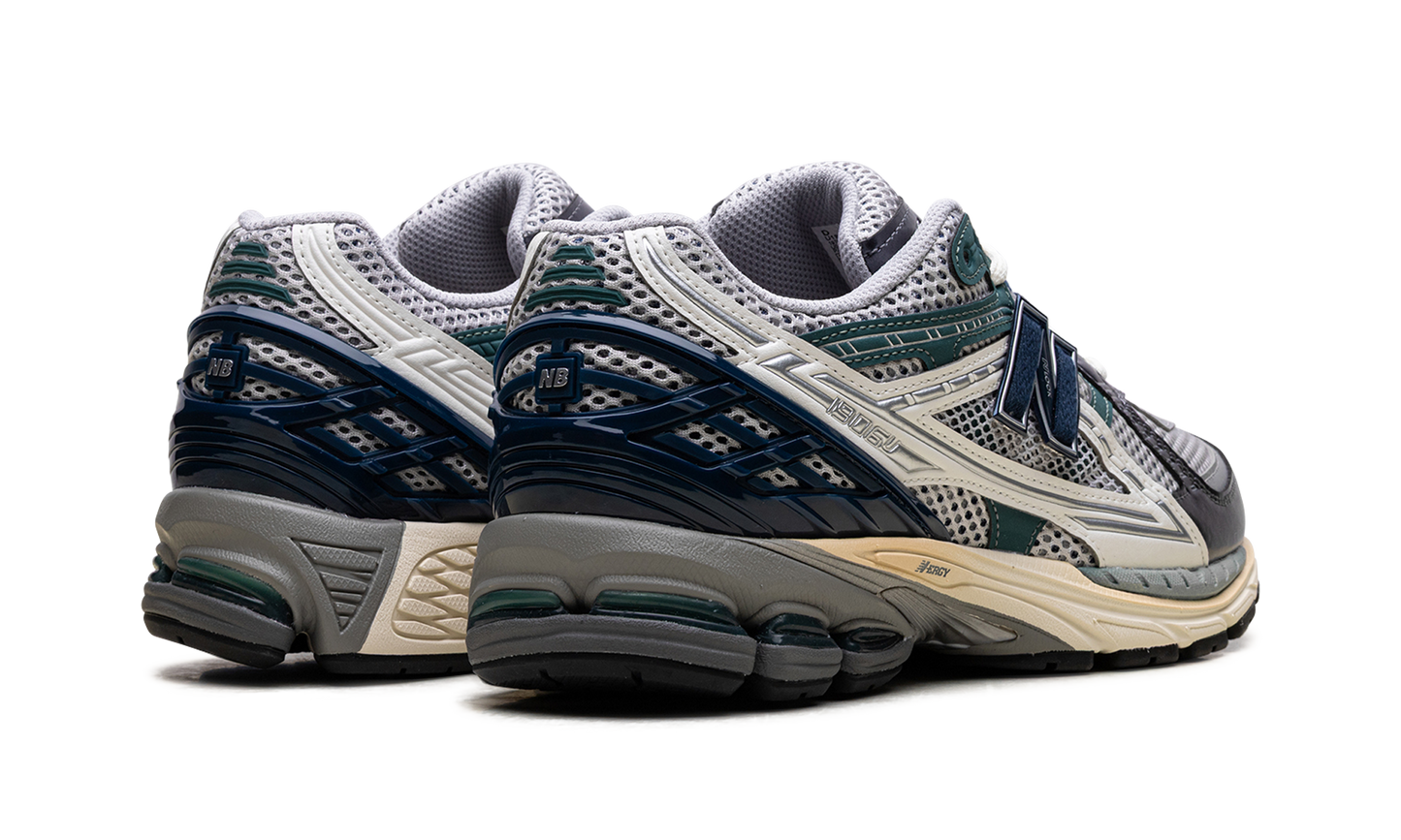 1906R "Silver Metallic / Deep Ocean" U1906ND