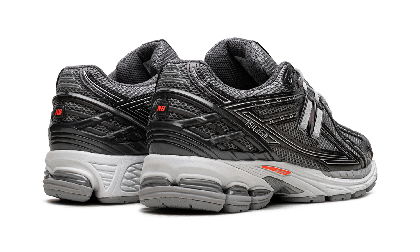 1906 "Black Metallic" U1906RCO