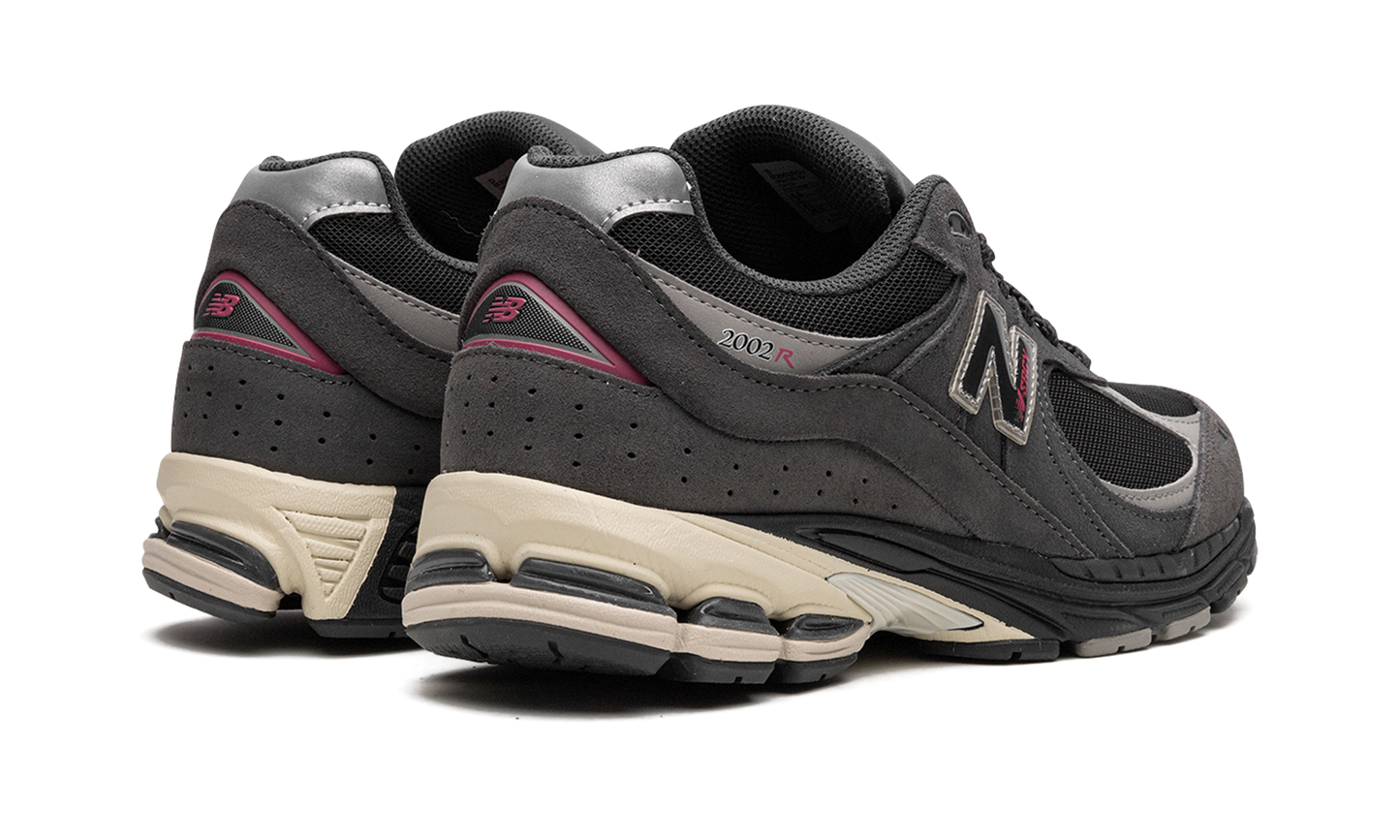 2002R "Grey / Black" M2002RGV