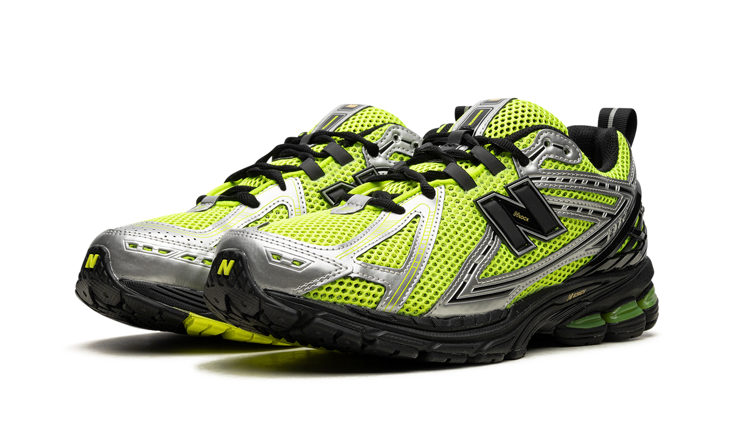 1906R "Volt / Black" M1906RCG