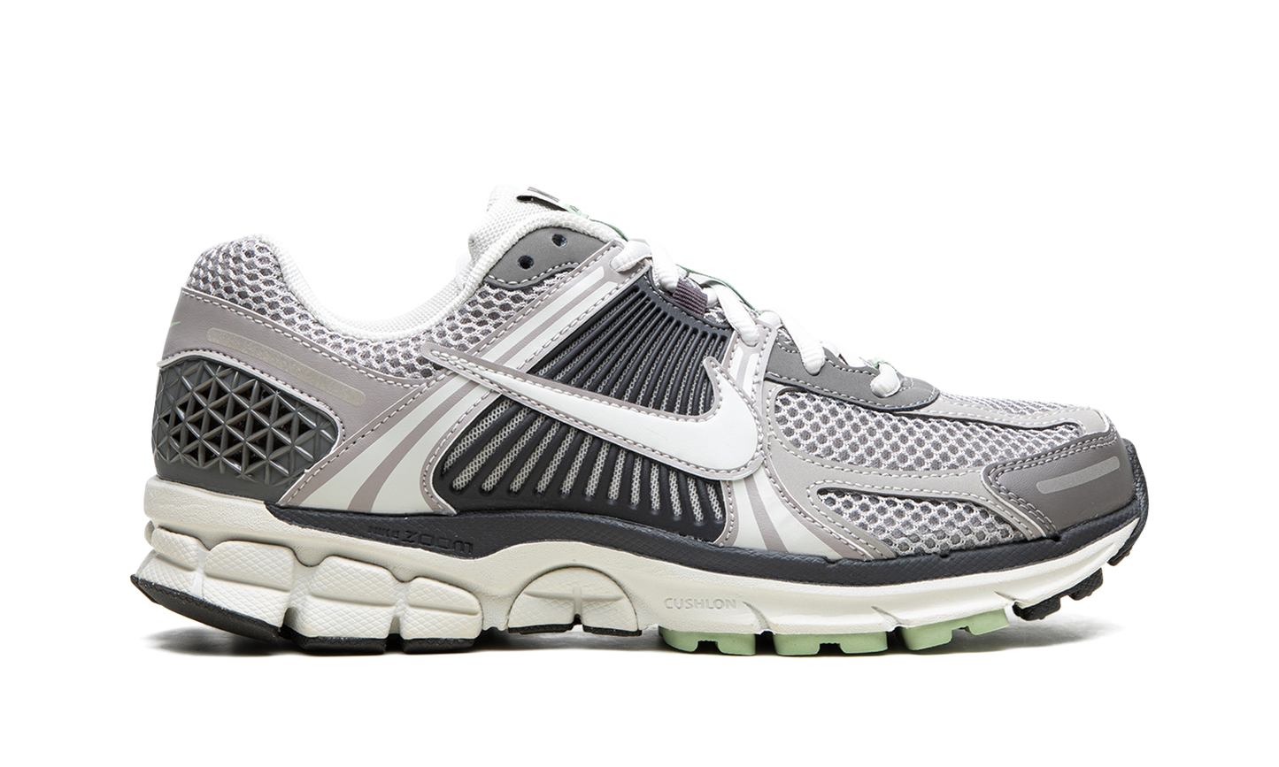 VOMERO 5 WMNS "Cobblestone" FB8825 001