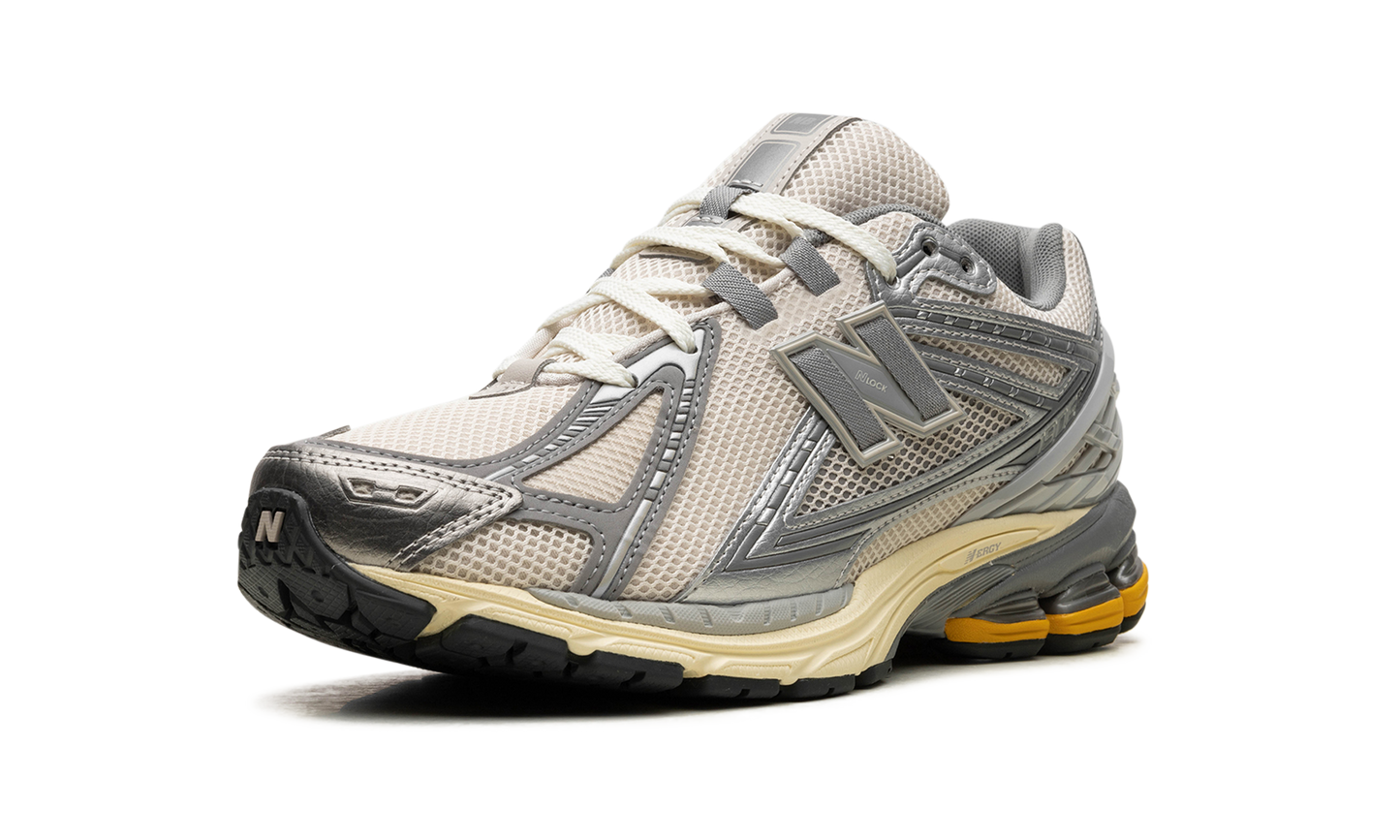 1906R "Metallic Silver Yellow" M1906RRD