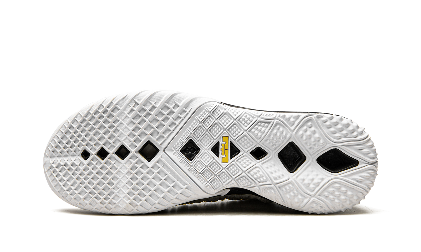 LeBron 18 "Lakers Home" CQ9283 100