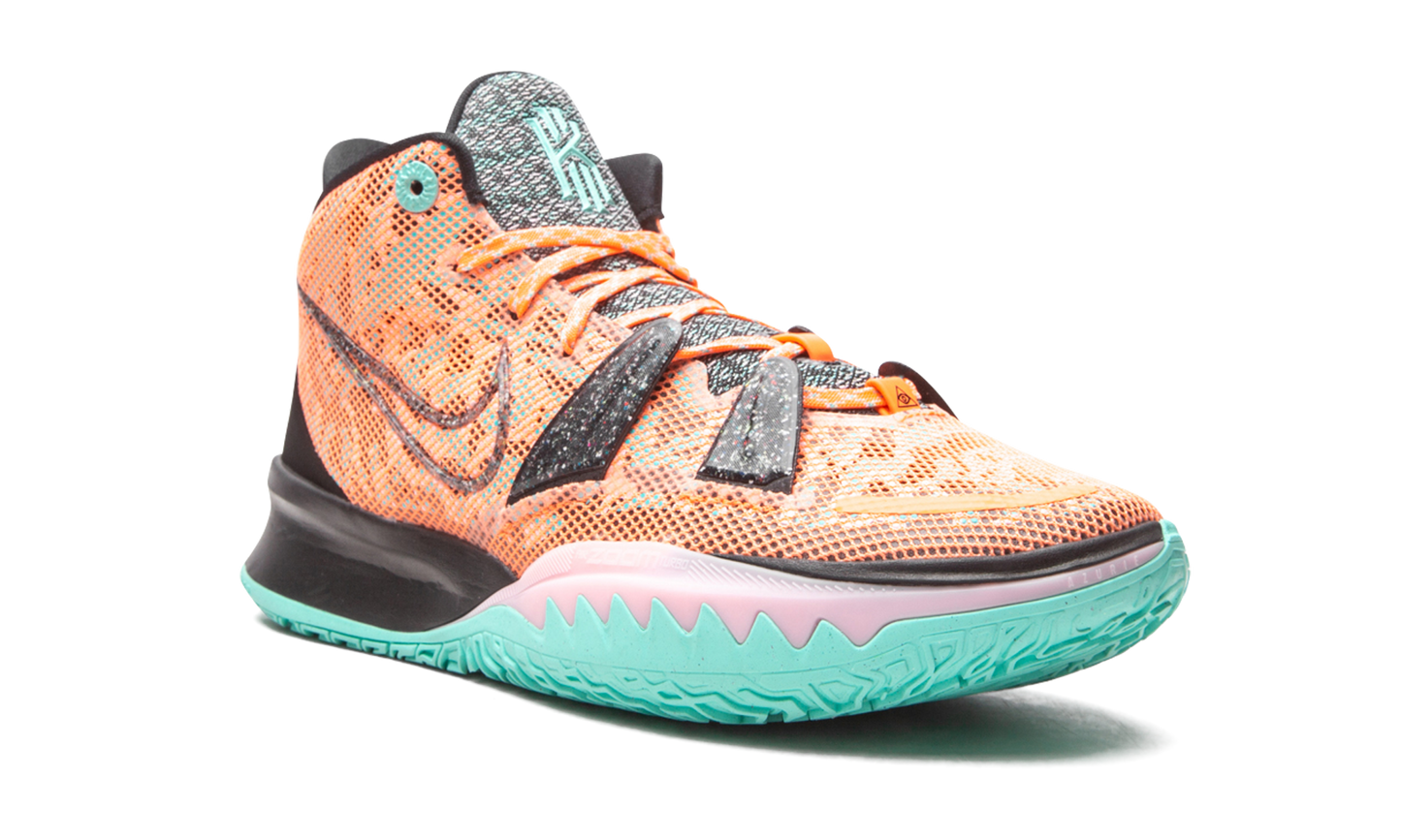 Kyrie 7 EP "Play for the Future"