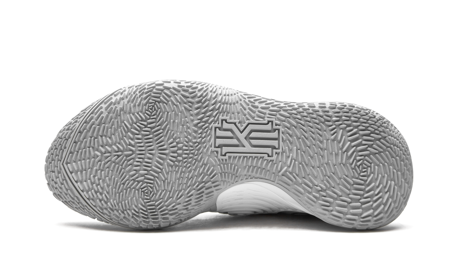 Kyrie Low 3 Team "Eclipse" CW4147 003