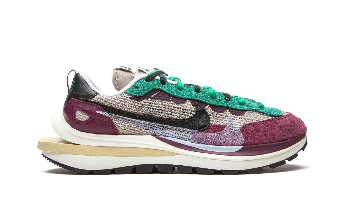 VaporWaffle "Sacai - Villain Red / Neptune Green" DD3035 200