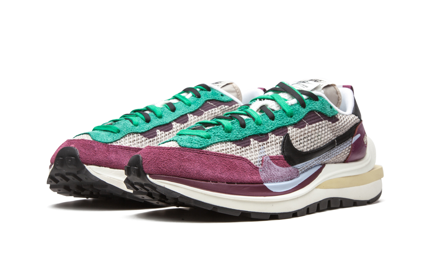 VaporWaffle "Sacai - Villain Red / Neptune Green" DD3035 200