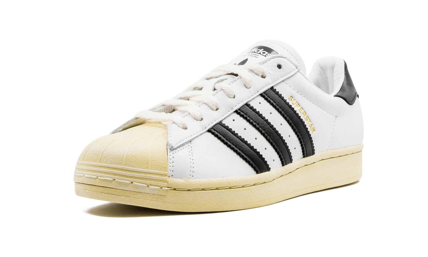 Superstar Premium "White / Black" FV2831