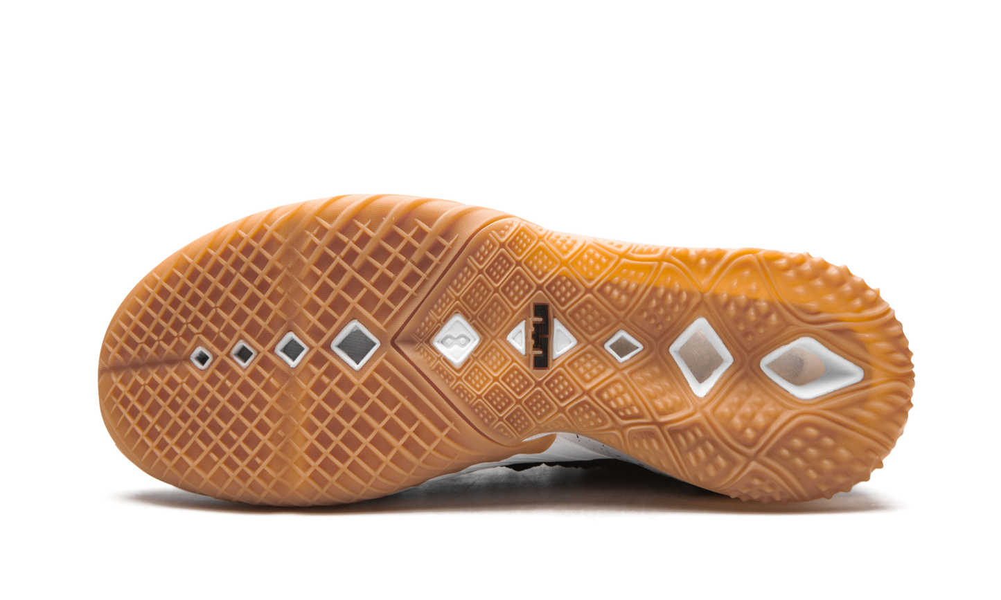 LeBron 18 "Black Gum" CQ9283 007