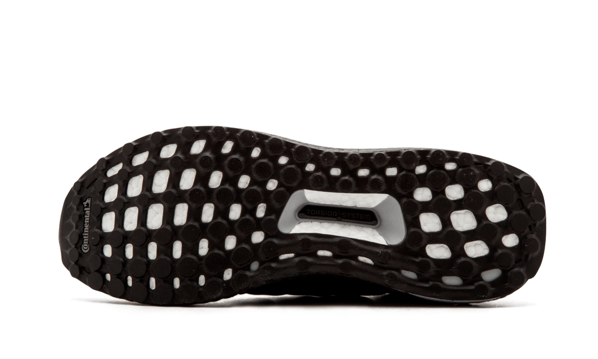UltraBOOST "Triple Black 3.0"