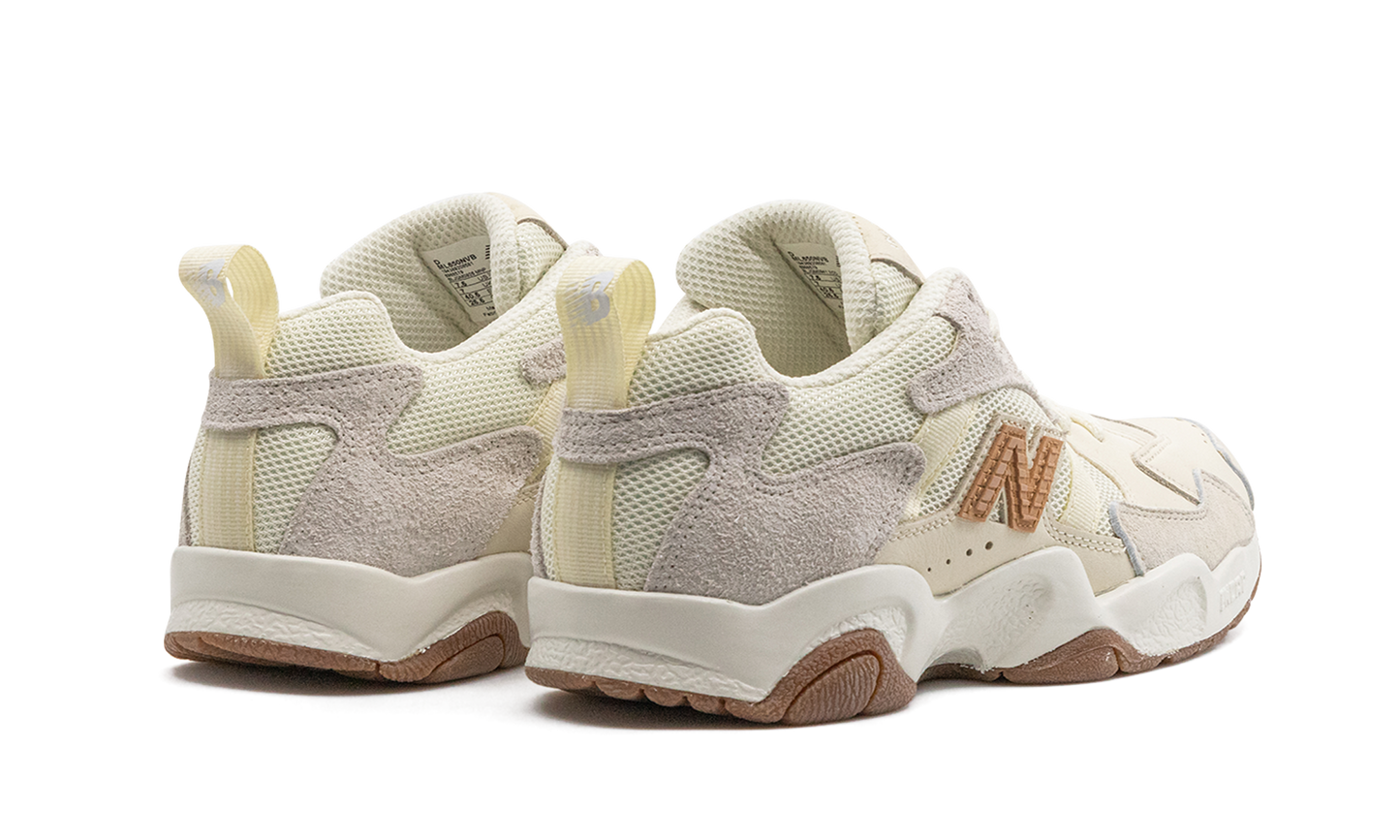 650 NO VACANCY "White/Brown" ML650NVB