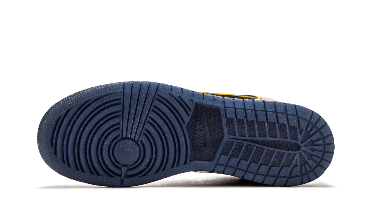 Air Jordan 1 Mid GS "Metallic Gold Coin" 555112 905