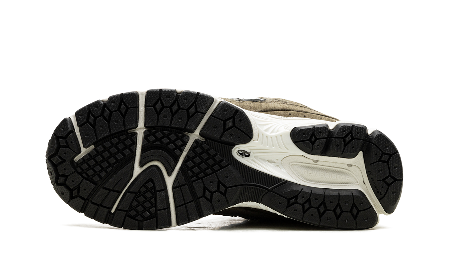 2002R "Footlocker Exclusive" M2002RFO