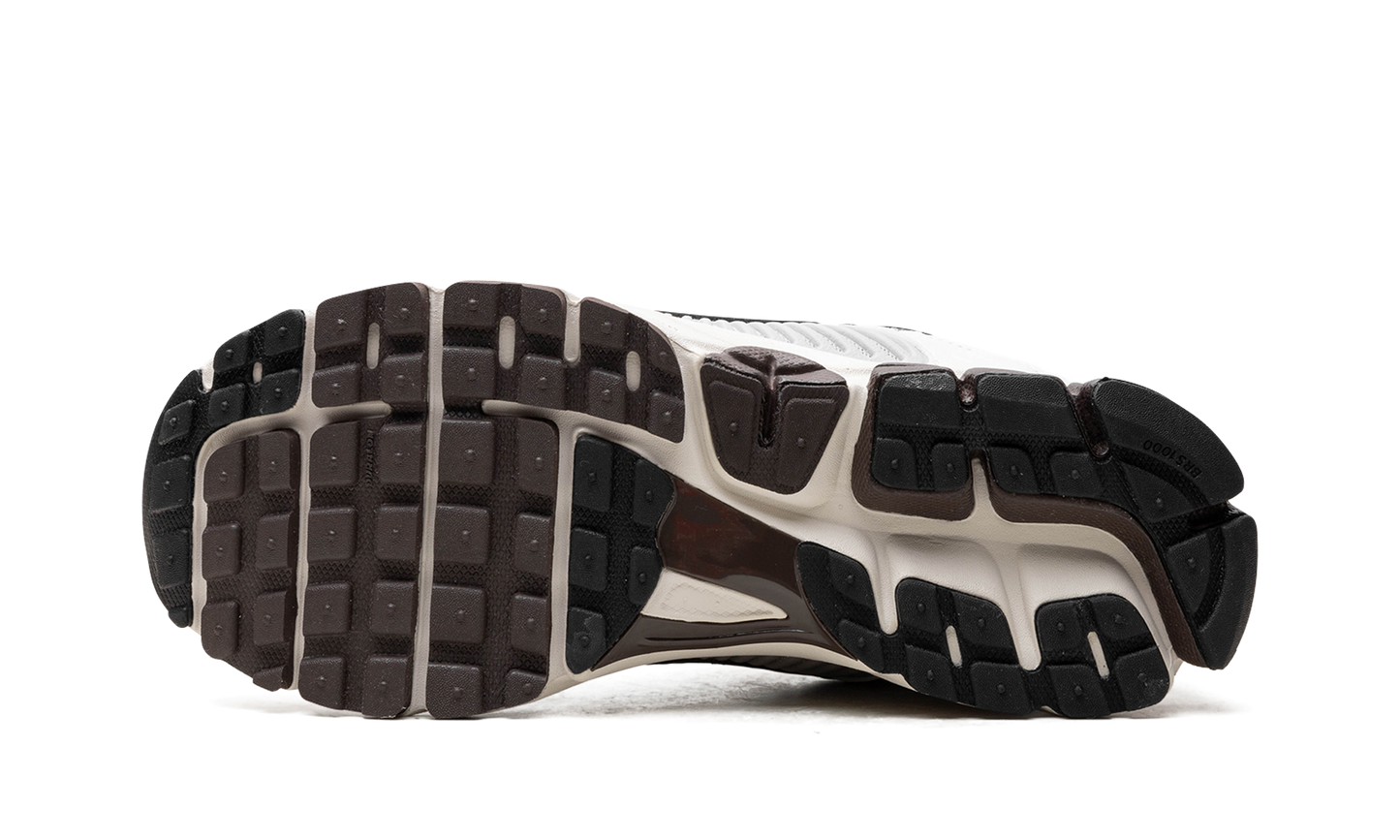 Air Zoom Vomero 5 WMNS "Phantom" FJ2028 001