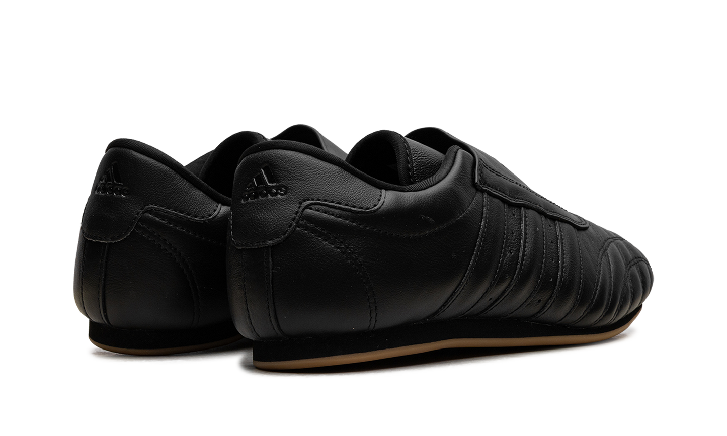 Taekwondo "Core Black / Core Black / Gum" JS4011