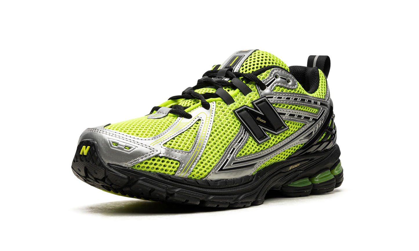 1906R "Volt / Black" M1906RCG