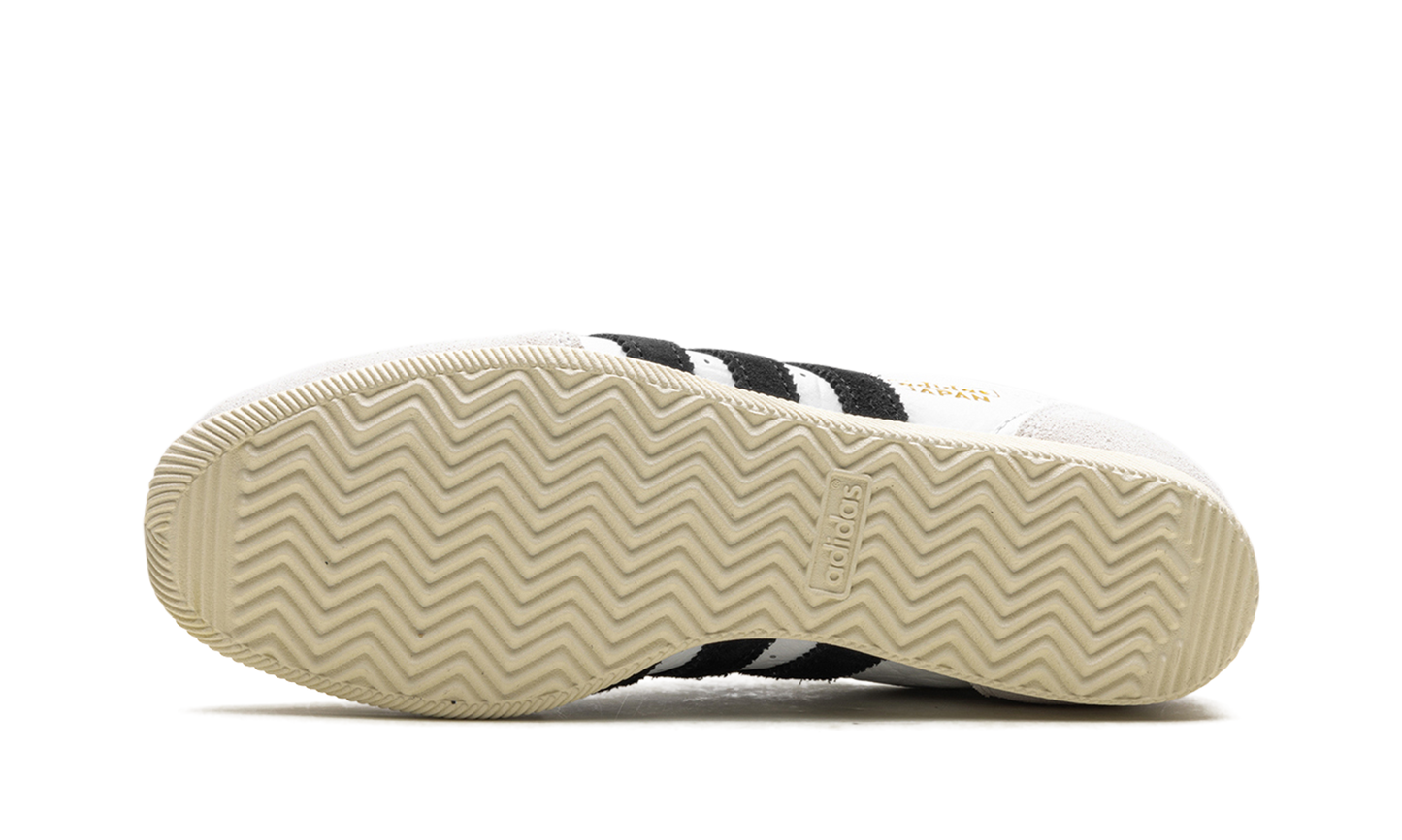 Japan WMNS "Cloud White Black" IH5489