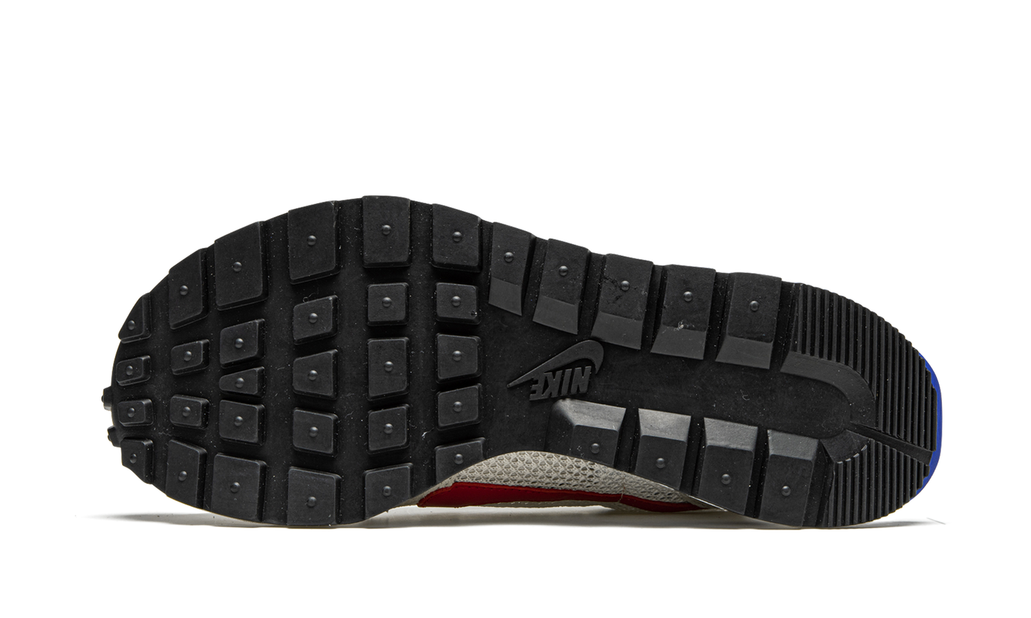 VaporWaffle "Sacai - Sport Fuchsia" CV1363 100