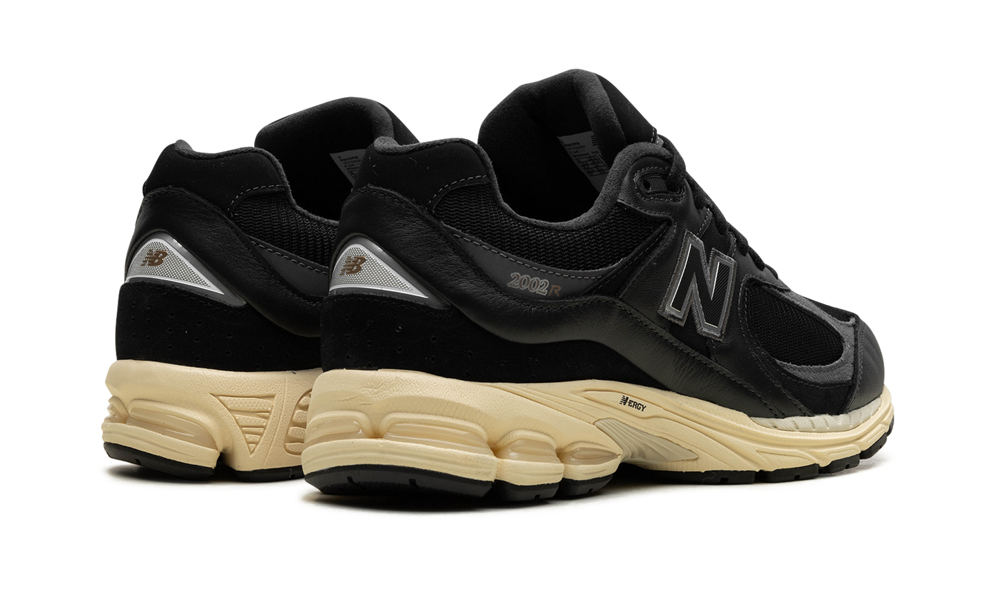 M2002R "Vintage Black White" M2002RIB