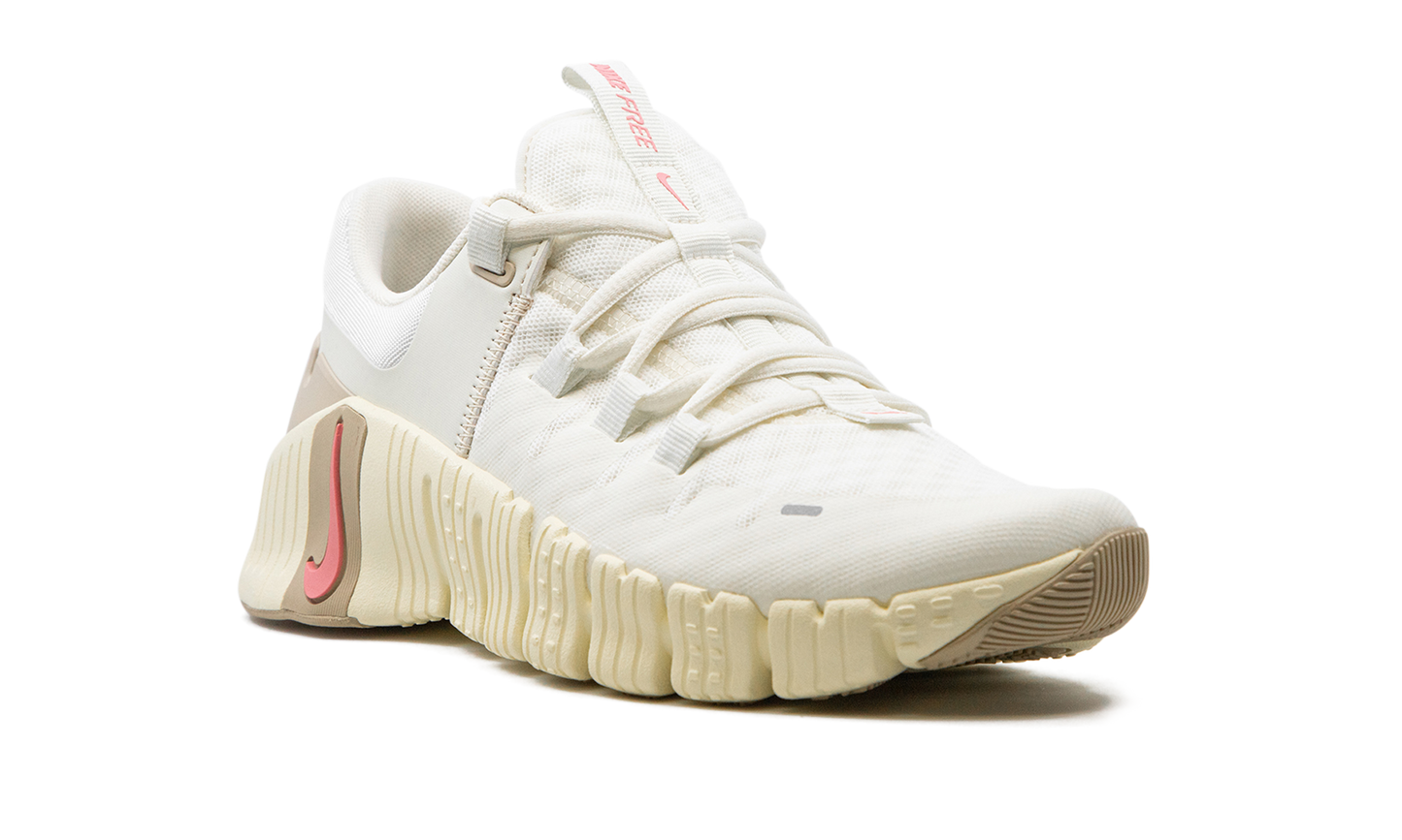 Free Metcon 5 WMNS "Sail Sanddrift" DV3950 100