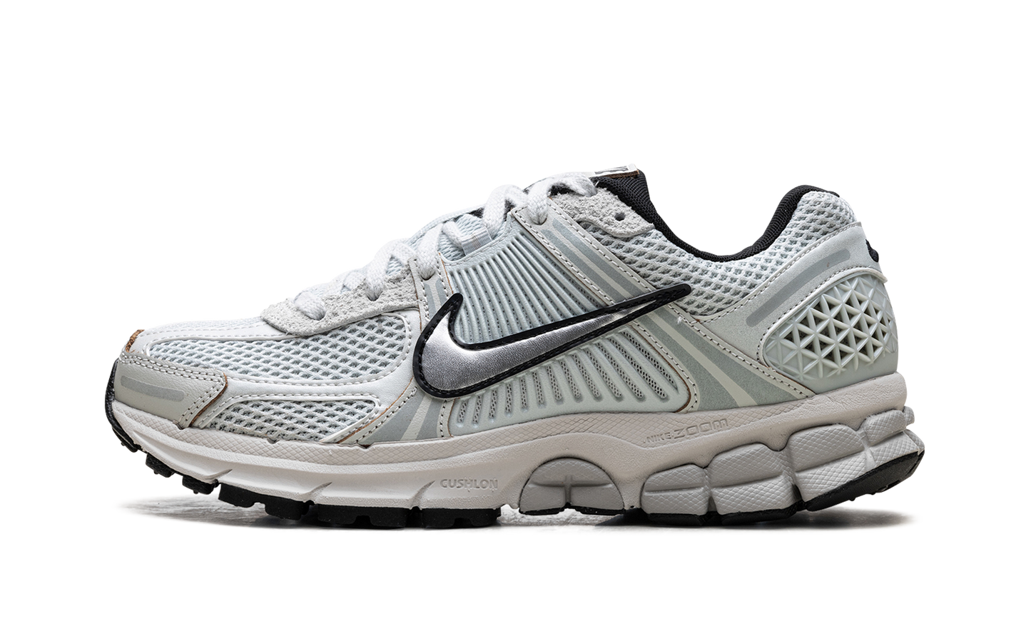 Zoom Vomero 5 WMNS "Light Silver Chrome" FN6742 001