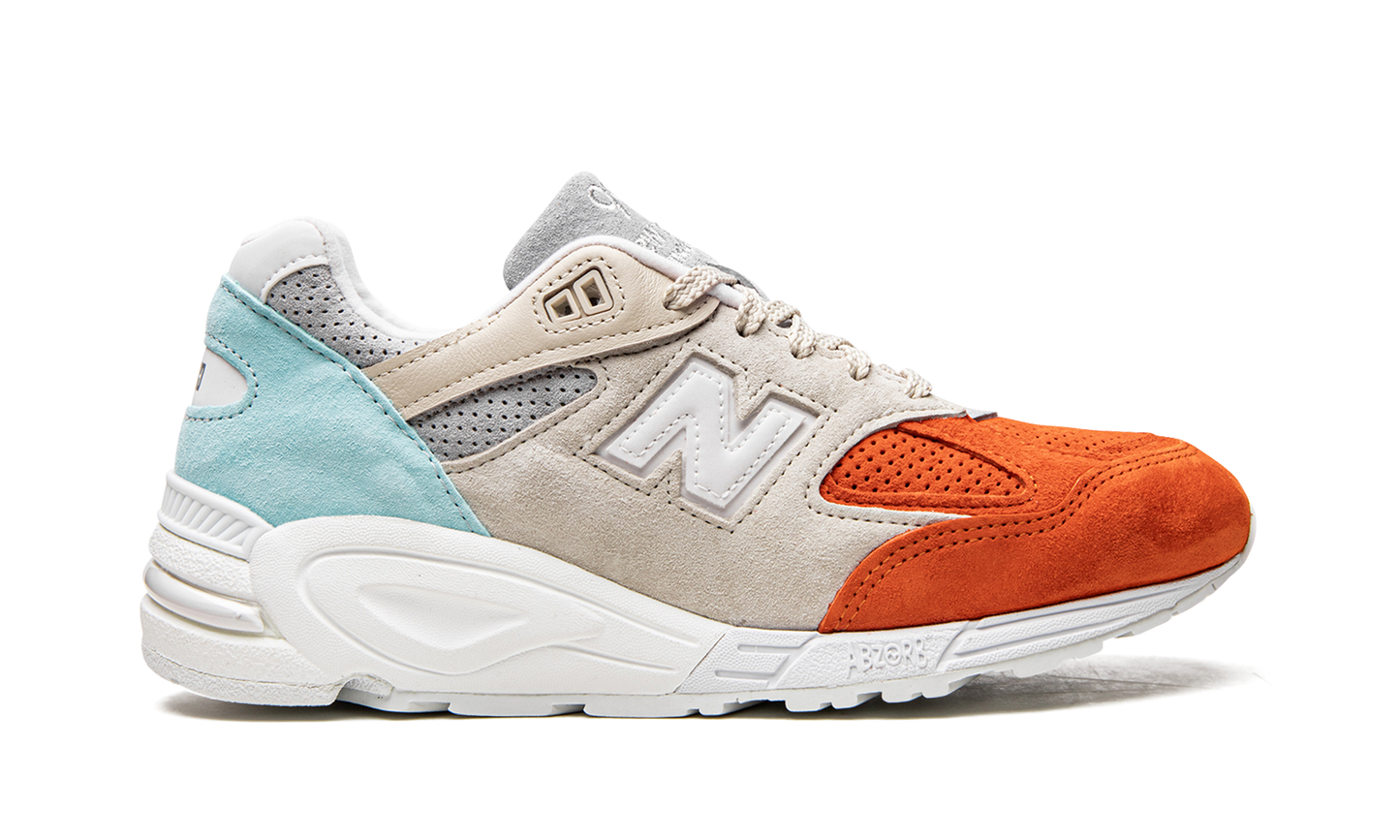 990 v2 "Kith Cyclades" M990KC2