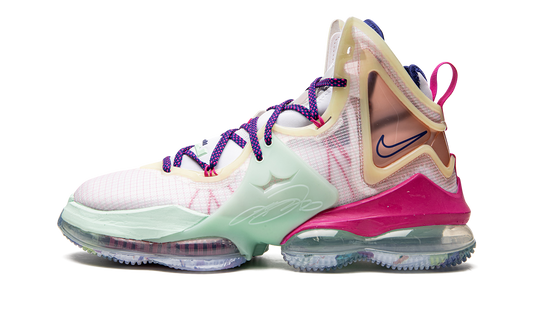 LeBron 19 "Valentine's Day" DH8459 900