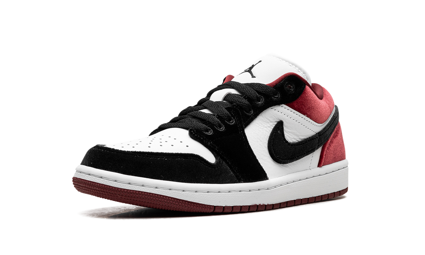 Jordan 1 Low SE WMNS "Velvet Black Toe" FZ3242 001