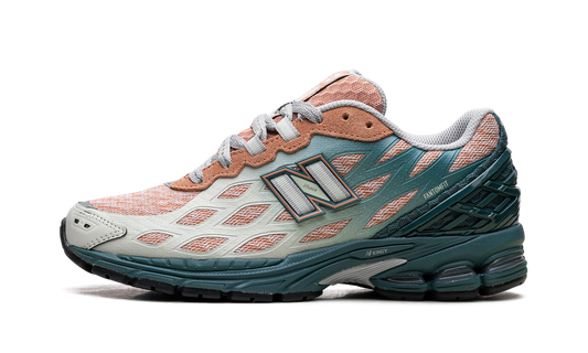 1906W "New Spruce Light Sparrow"