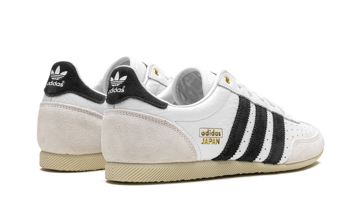 Japan WMNS "Cloud White Black" IH5489