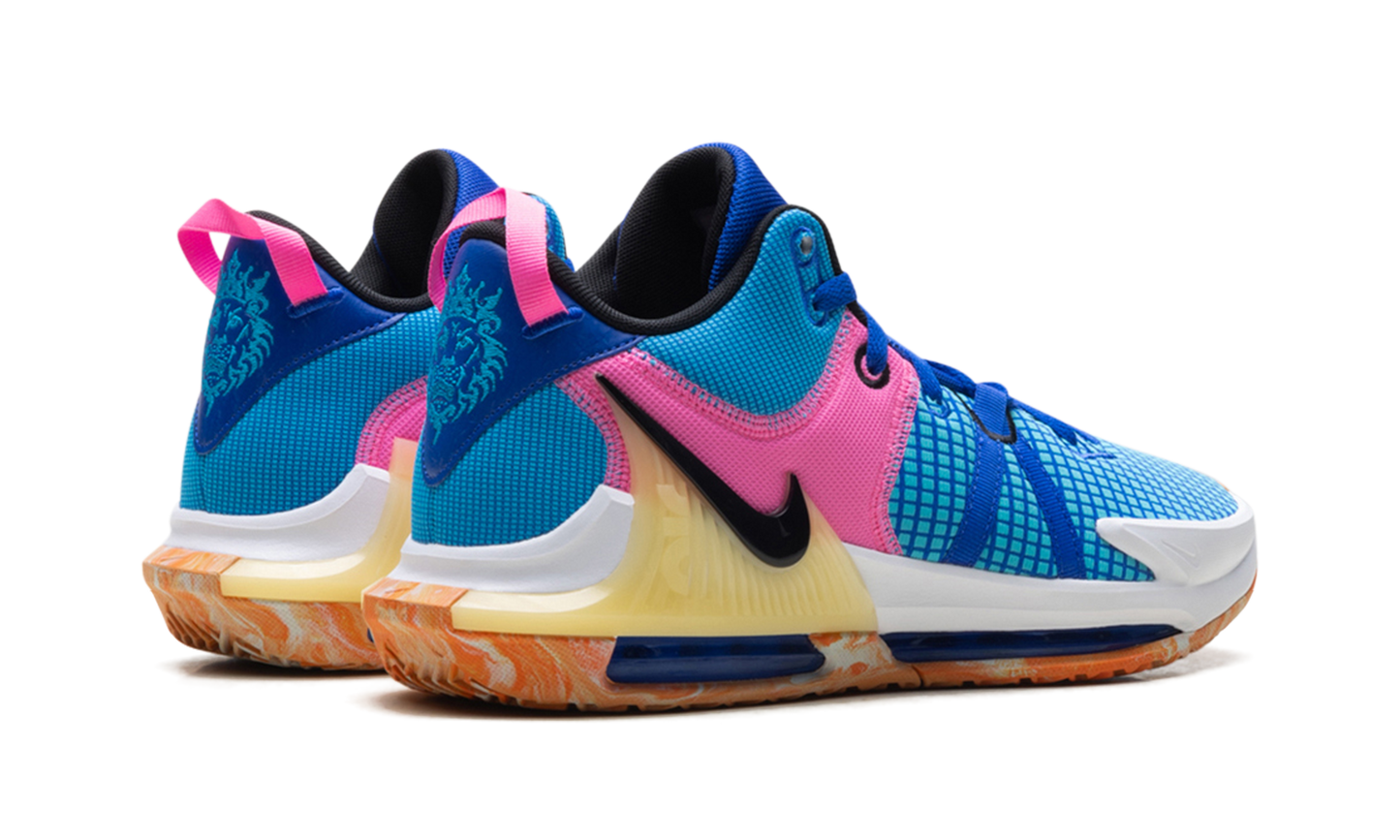 LeBron Witness 7 "Hyper Royal" DM1123 400