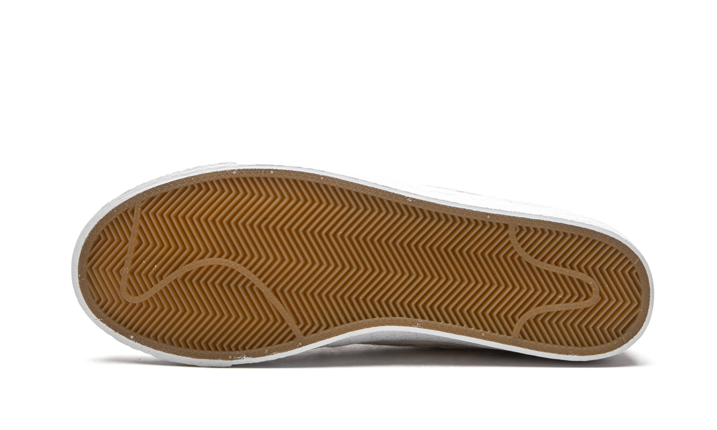 SB Blazer Low "Medicom Toy 2020" CZ4620 200