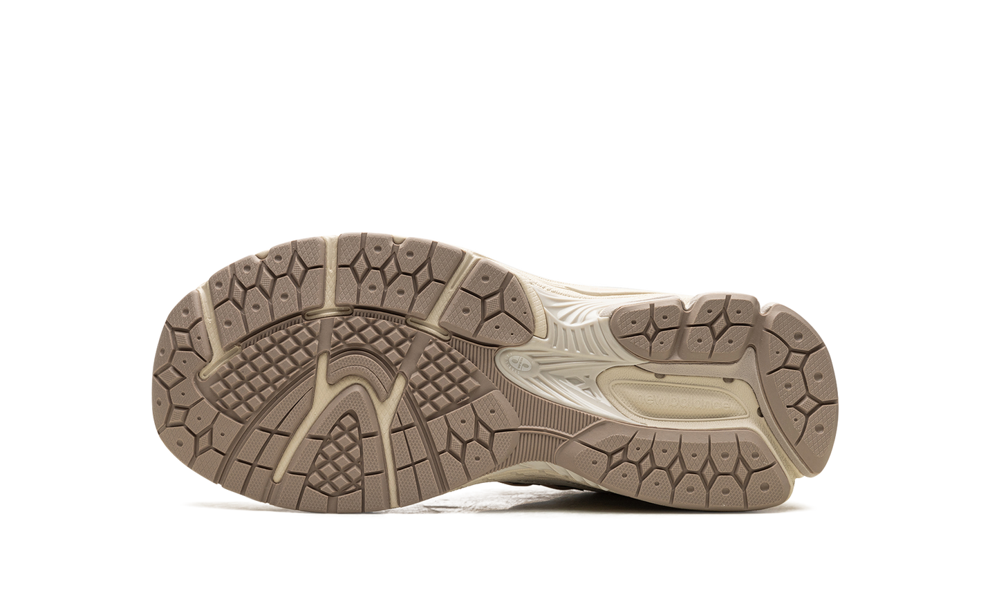 2002 GS "Beige / White" GC2002VF