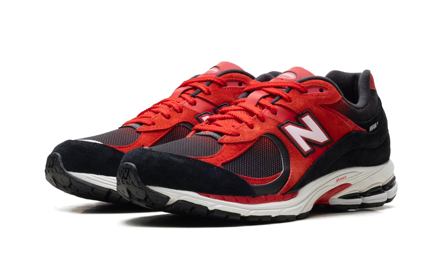 2002R "Black/True Red" U2002RZA