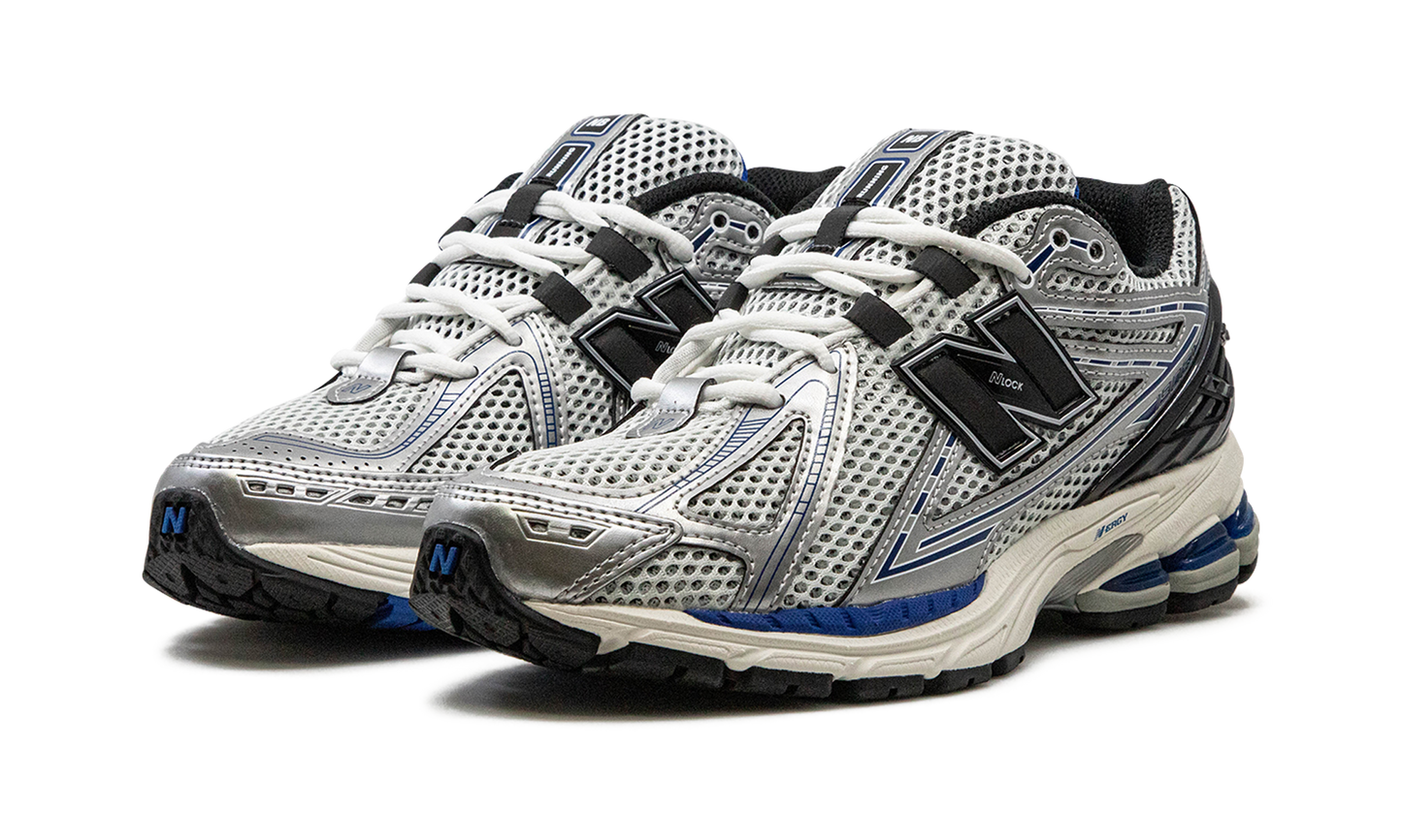 1906R "Silver Metallic" M1906RCD