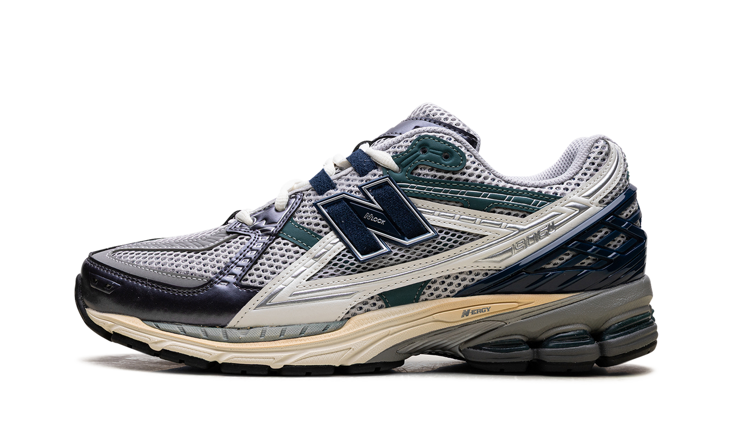 1906R "Silver Metallic / Deep Ocean" U1906ND