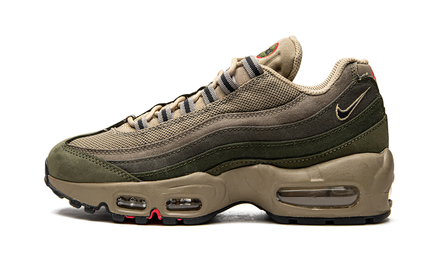 Air Max 95 SE "Rough Green" DQ8570 200