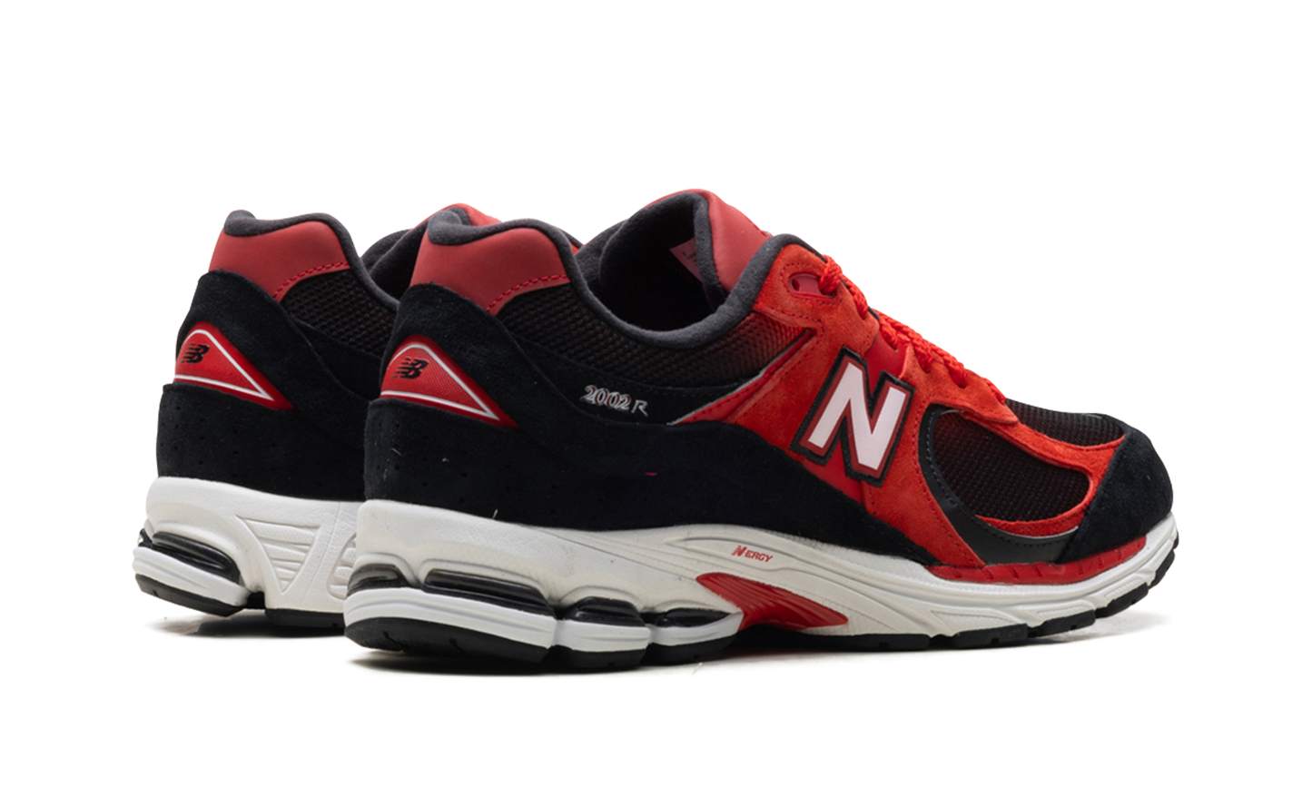 2002R "Black/True Red" U2002RZA