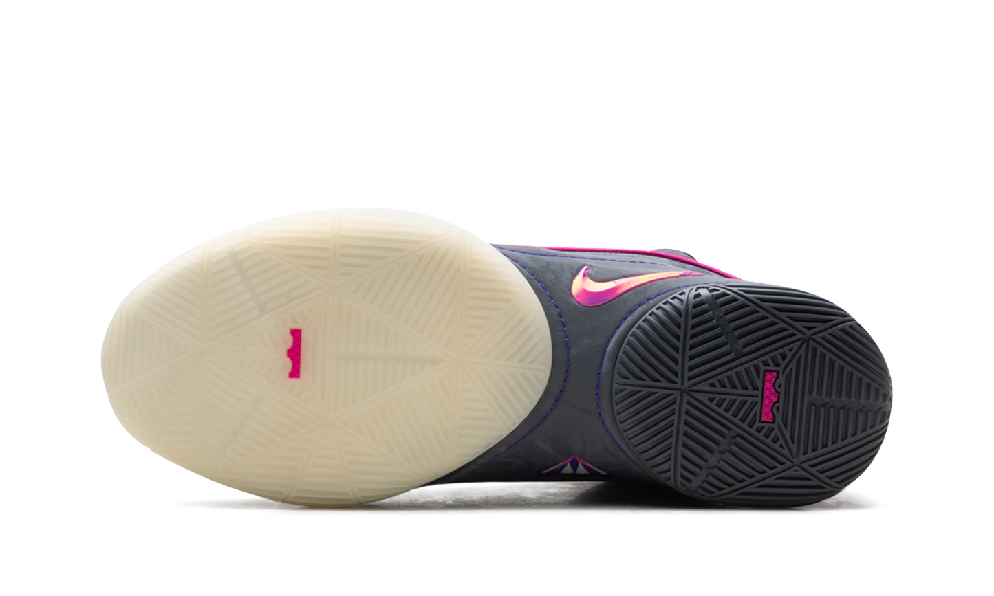 LeBron 22 "Blacklight" FZ1094 001