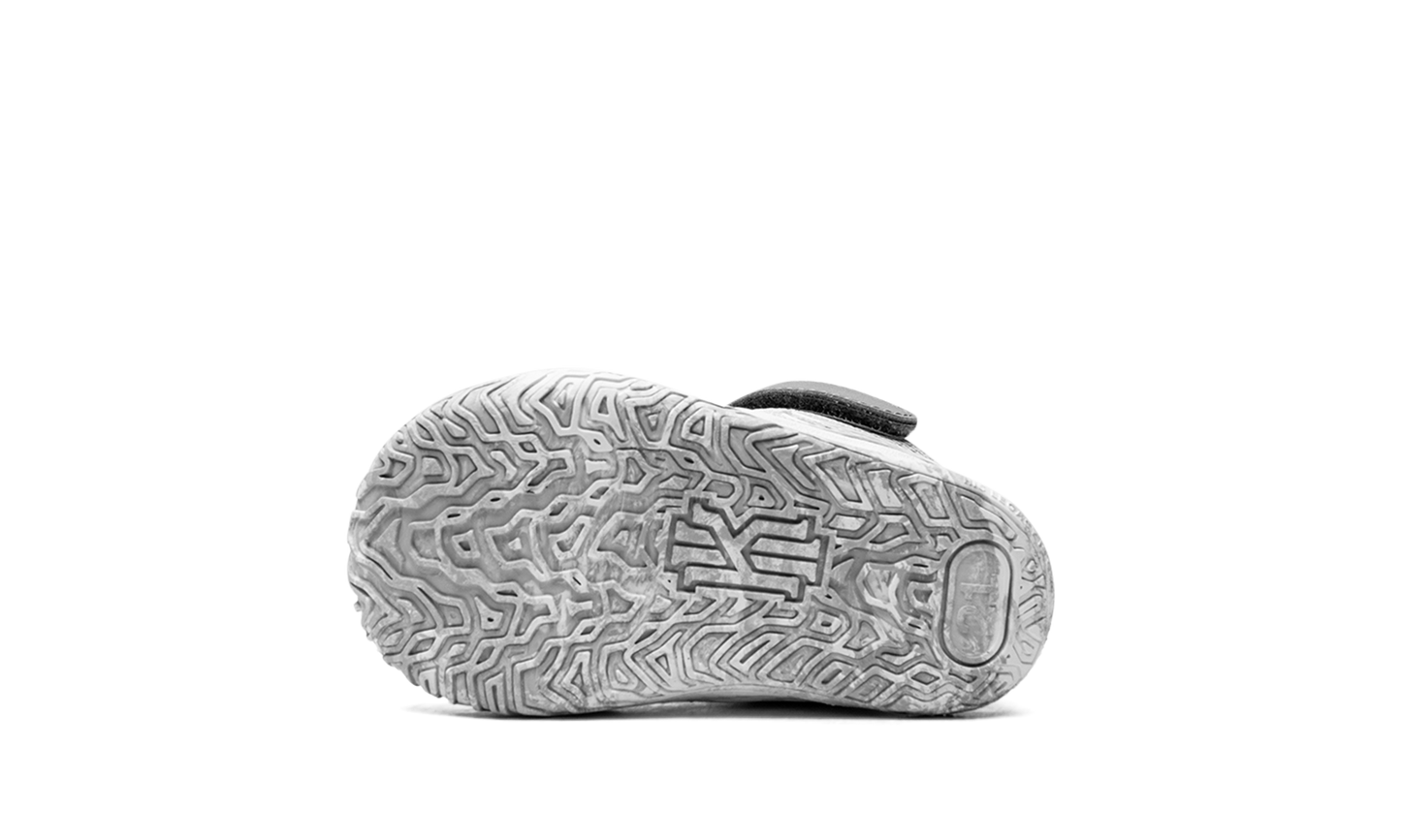 Kyrie 7 SE TD "Chip"