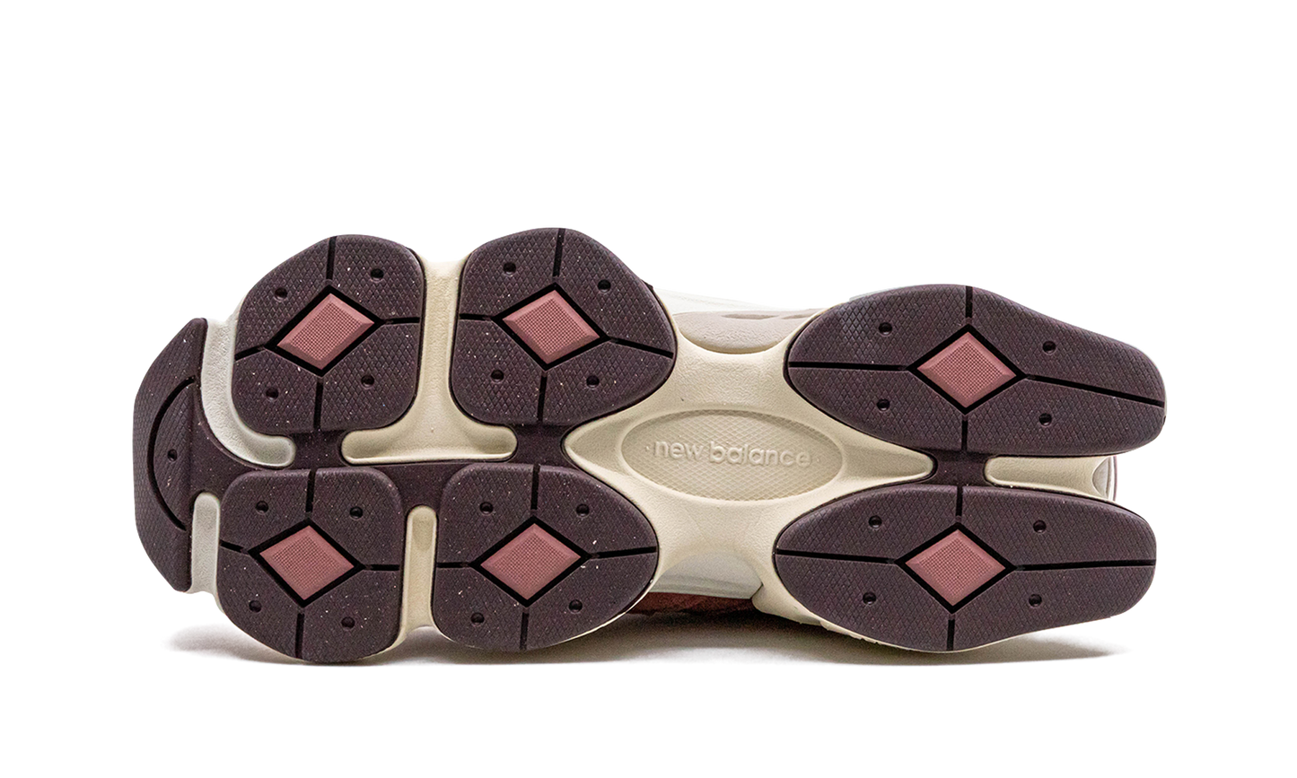 9060 "Mineral Red/Truffle" U9060TRU