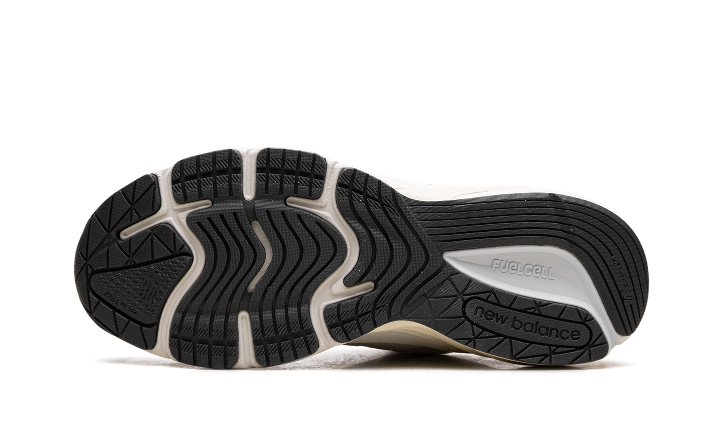 990v6 "Made in USA - White Sea Salt" U990GB6