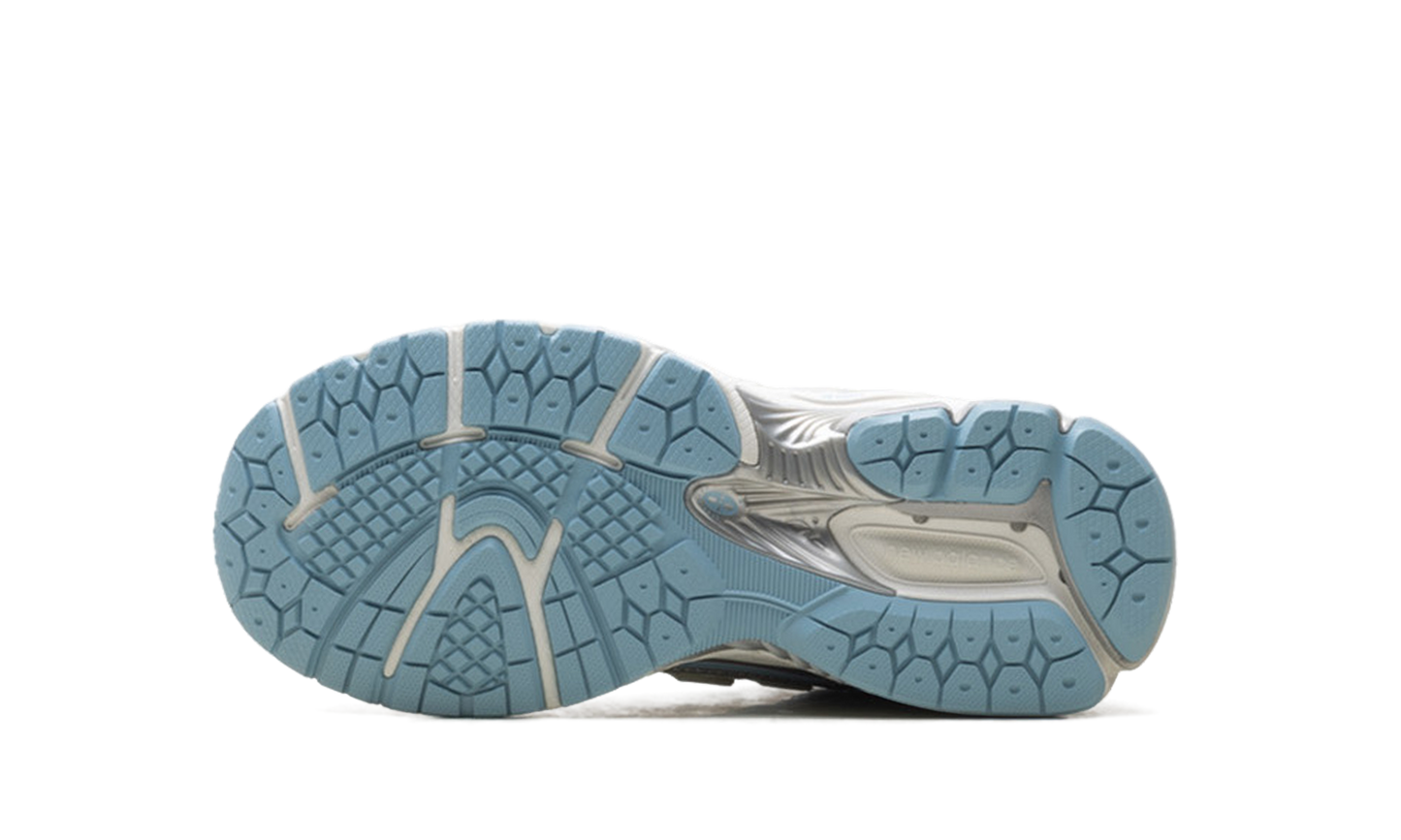 1906R GS "Silver Metallic Chrome Blue" GC1906EW