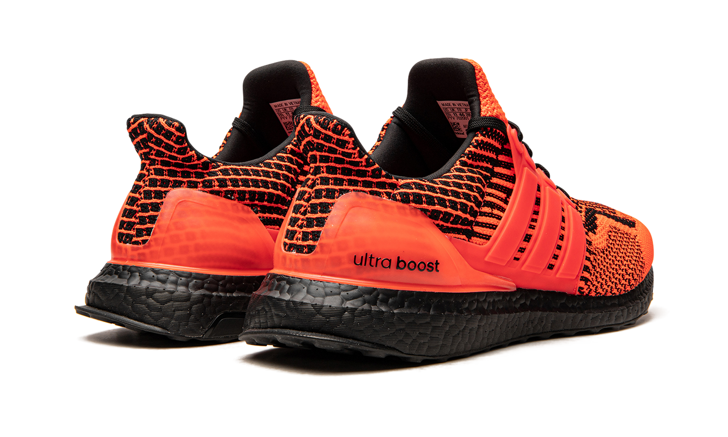 UltraBoost 5.0 DNA "Solar Red / Core Black"